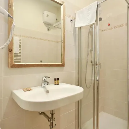 Tornabuoni Boutique Oda ve Kahvaltı 3*